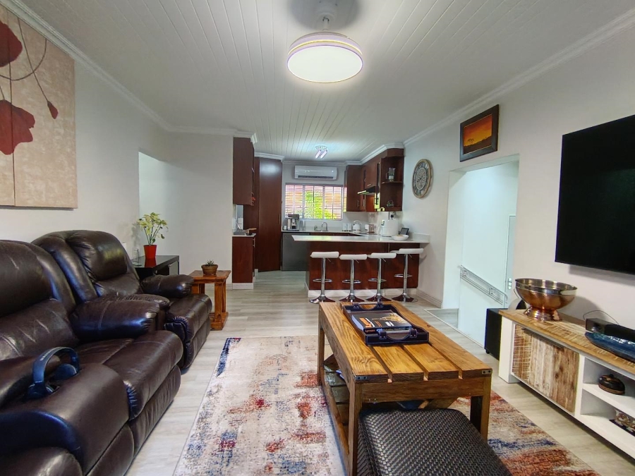 5 Bedroom Property for Sale in Langenhovenpark Free State